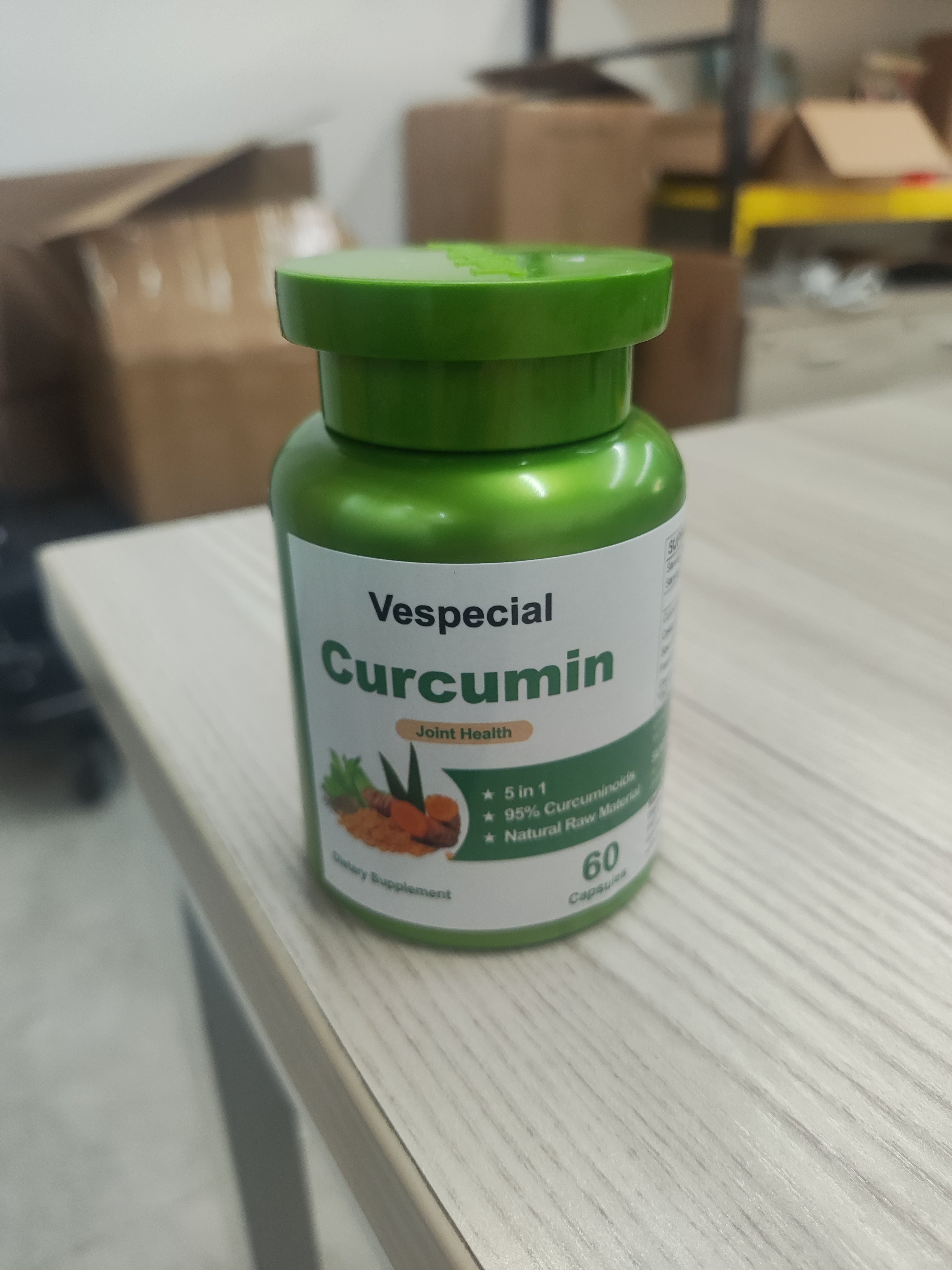 Vespecial姜黄复合物1瓶装，含芹菜籽、酸樱桃、乳香提取物、葡萄糖胺，95%姜黄素类物质，有助于关节健康
抗氧化和免疫支持--共60粒胶囊