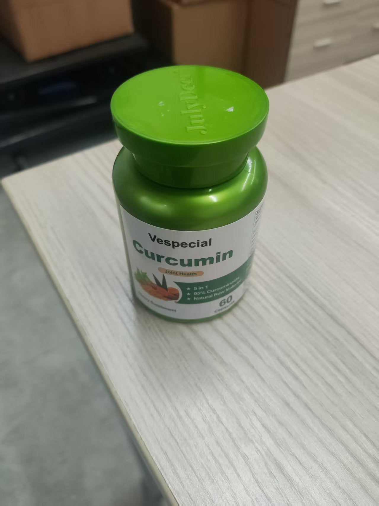 Vespecial姜黄复合物1瓶装，含芹菜籽、酸樱桃、乳香提取物、葡萄糖胺，95%姜黄素类物质，有助于关节健康
抗氧化和免疫支持--共60粒胶囊
